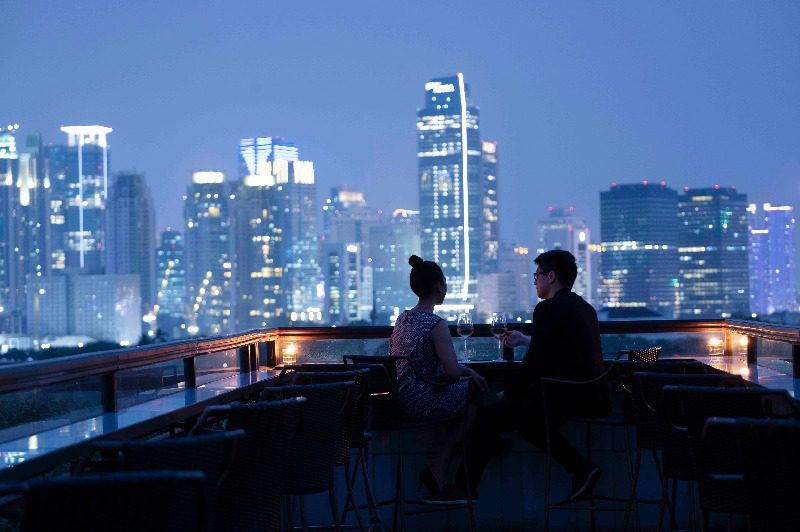 rooftop lounge and dining jakarta_la vue