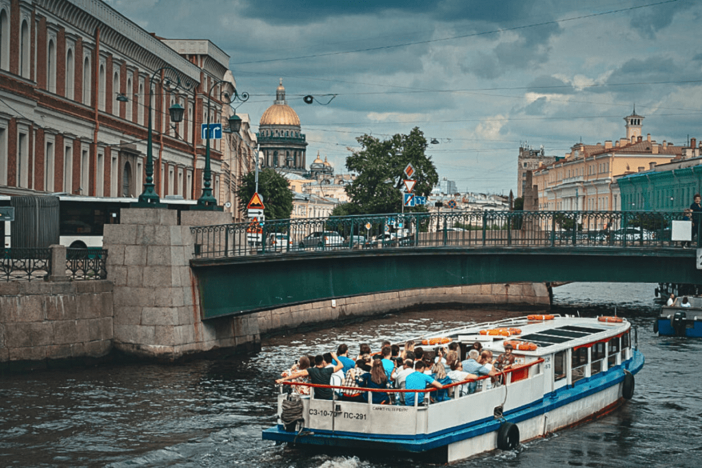 White Nights in St. Petersburg - Canal Cruise